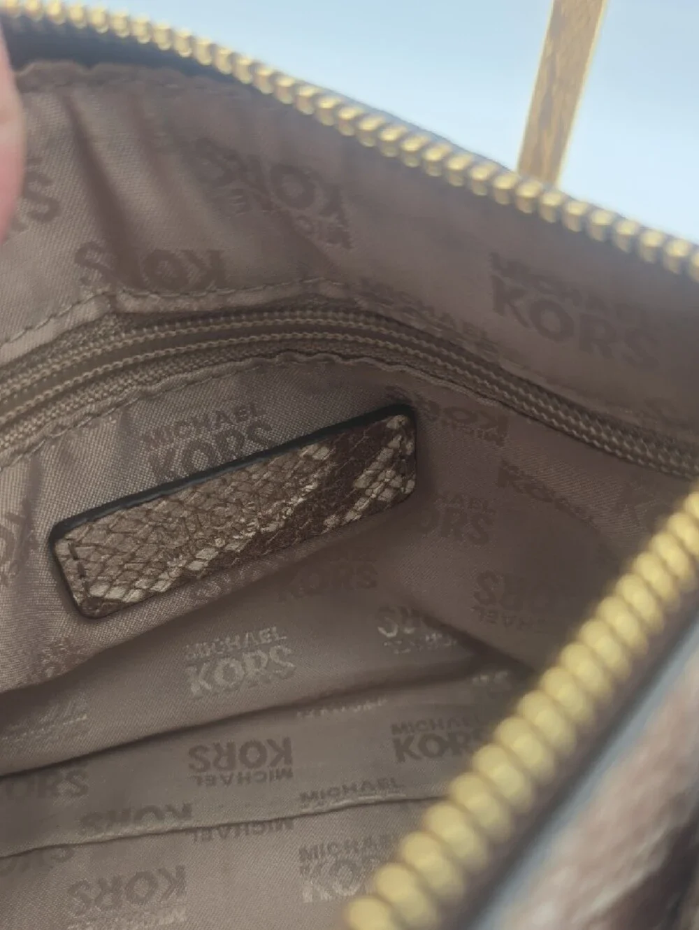 Michael Kors Dark Pink Taupe Snake-Print Small Crossbody W/ Gold & Tassle (EUC)✨